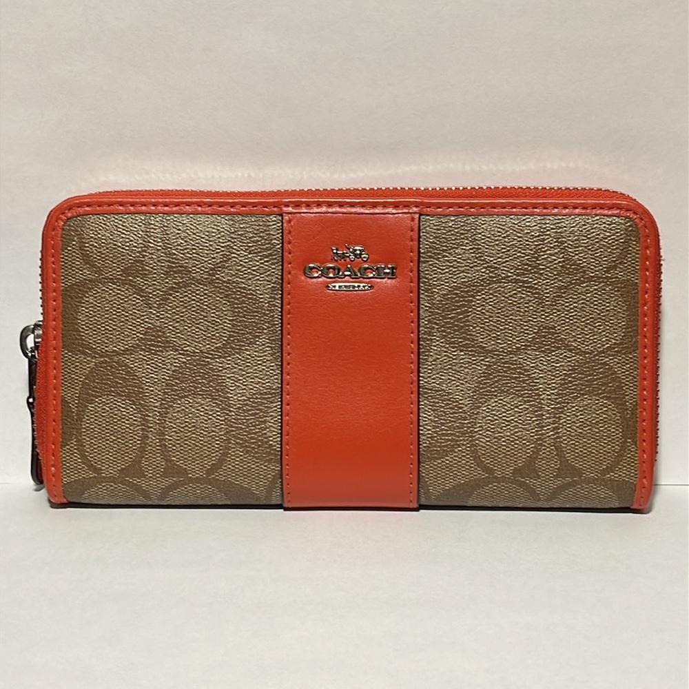 COACH ACCORDION ZIP WALLET IN SIGNATURE CANVAS & LEATHER